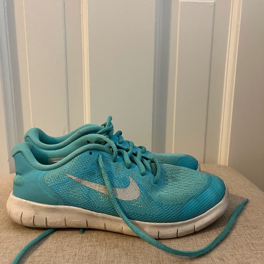 Nike Kids size 4 sky blue running sneakers
